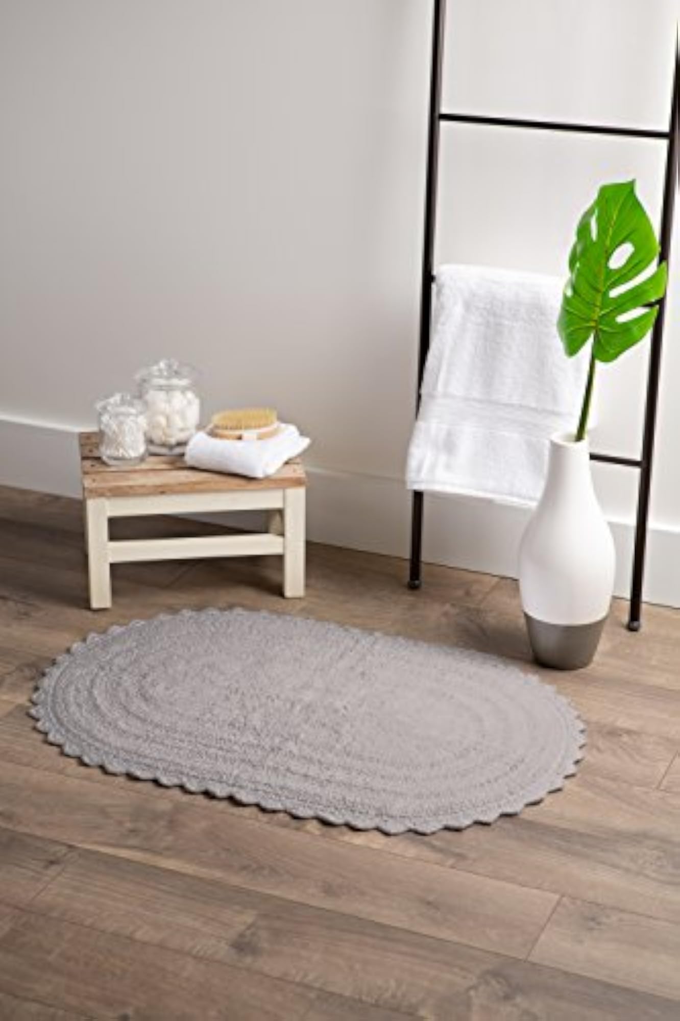 Crochet Collection Reversible Bath Mat, Small Oval